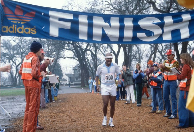 Sri Chinmoy finishes his first marathon, 3 March 1979